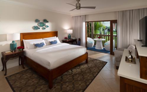 Beaches Negril Resort & Spa-Tropical Beachfront One-Bedroom Grand Concierge Family Suite  3_15564
